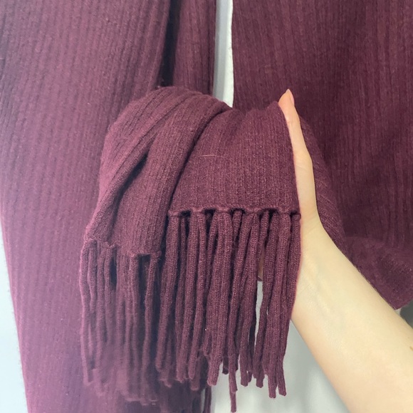Halogen Burgundy 100% Cashmere Scarf - Picture 2 of 3